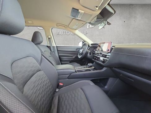 Used 2025 Nissan Pathfinder SV image 24