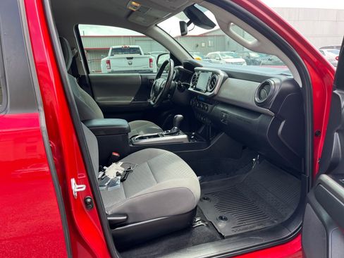 Certified 2023 Toyota Tacoma SR5 AWD/4WD image 30