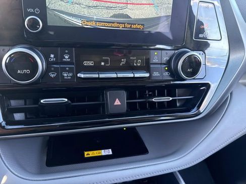 Used 2023 Toyota Highlander XLE image 28
