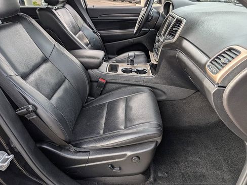 Used 2015 Jeep Grand Cherokee Limited w/ Luxury Group II image 19