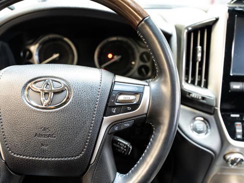 Used 2019 Toyota Land Cruiser image 80