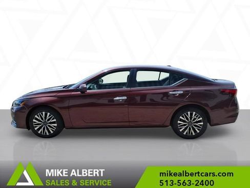 Used 2023 Nissan Altima 2.5 SV FWD image 4