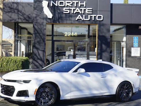 Used 2018 Chevrolet Camaro ZL1 image 1