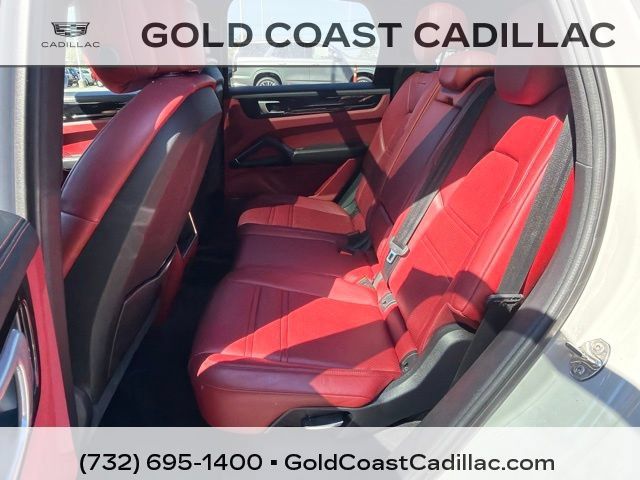 Used 2020 Porsche Cayenne AWD/4WD image 12