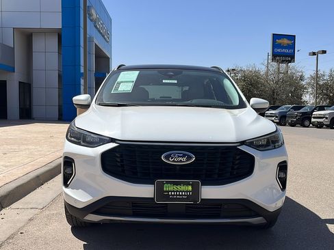 Used 2023 Ford Escape Platinum w/ Class II Trailer Tow Package image 2