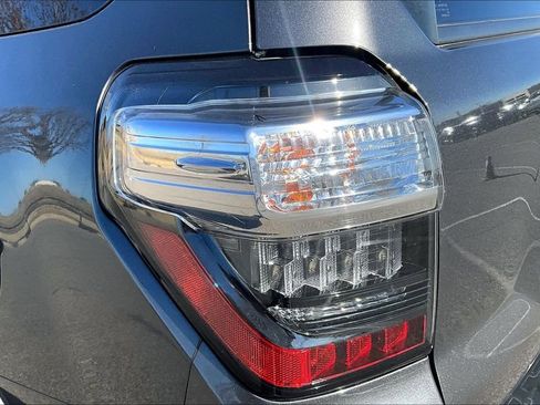 Used 2016 Toyota 4Runner SR5 image 32