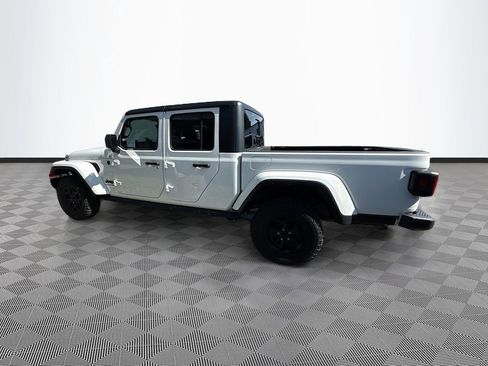 Used 2021 Jeep Gladiator Sport AWD/4WD image 9