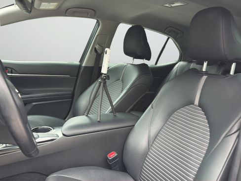Used 2018 Toyota Camry SE w/ Convenience Package FWD image 31
