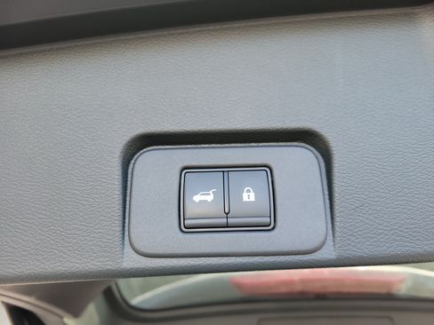 Used 2025 Nissan Rogue SV FWD image 19