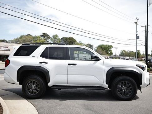 Used 2025 Toyota 4Runner SR5 AWD/4WD image 10