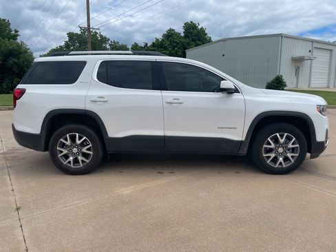 Used 2023 GMC Acadia SLT w/ Preferred Package FWD image 4