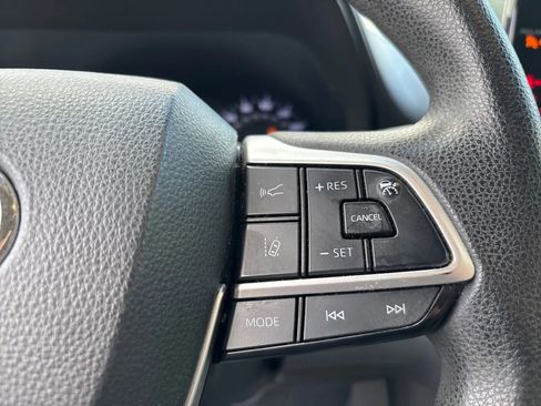 Used 2021 Toyota Sienna LE FWD image 16