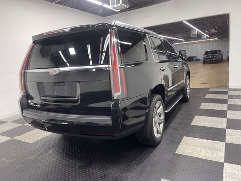 Used 2019 Cadillac Escalade Luxury image 5
