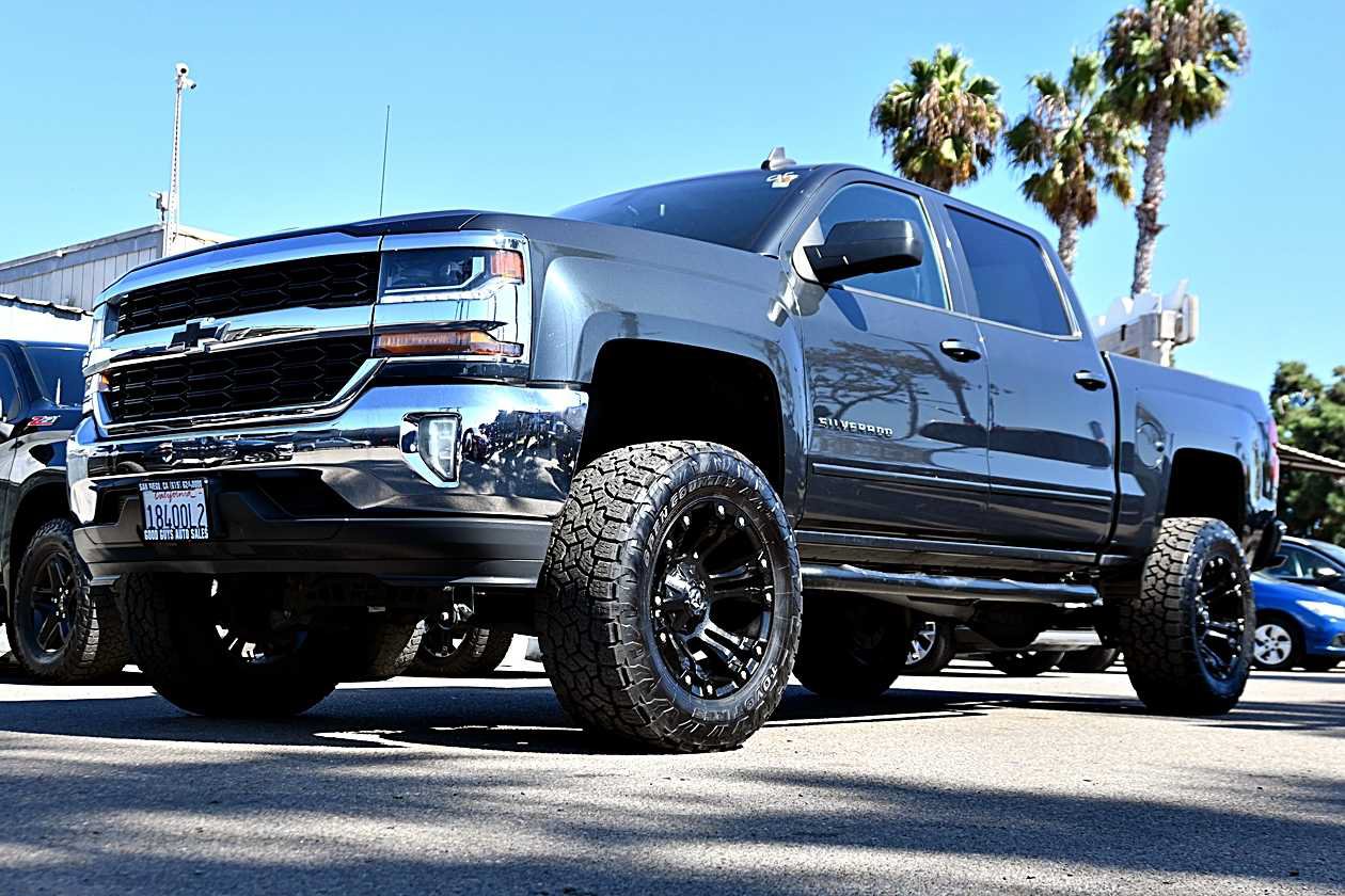 Used 2018 Chevrolet Silverado 1500 LT w/ All Star Edition RWD image 1