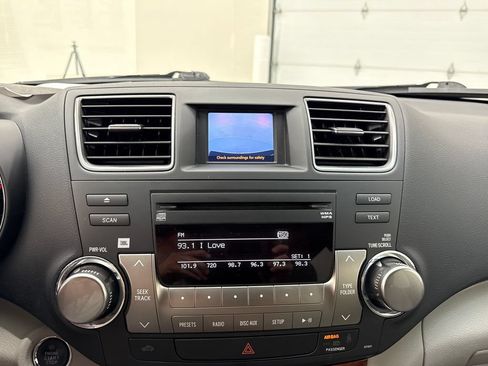 Used 2012 Toyota Highlander Limited w/ Tow Pkg AWD/4WD image 18