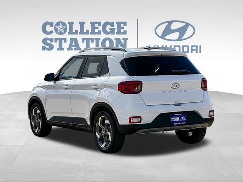 Used 2026 Hyundai Venue SEL FWD image 8
