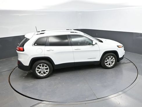 Used 2016 Jeep Cherokee Latitude w/ Safety/Convenience Group AWD/4WD image 35