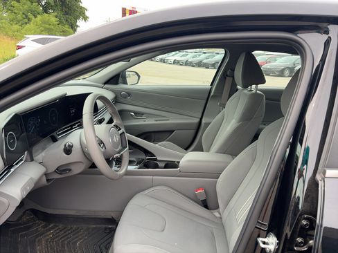 Used 2024 Hyundai Elantra SEL w/ Convenience Package FWD image 10