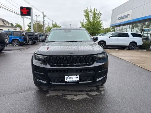 Used 2023 Jeep Grand Cherokee L Limited w/ Luxury Tech Group II AWD/4WD image 2