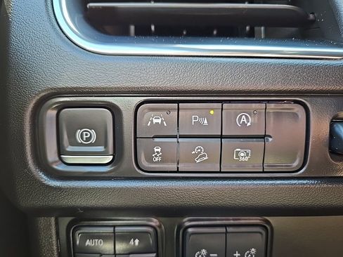 Used 2023 Chevrolet Tahoe Premier AWD/4WD image 22