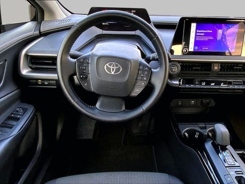 Used 2025 Toyota Prius LE FWD image 6