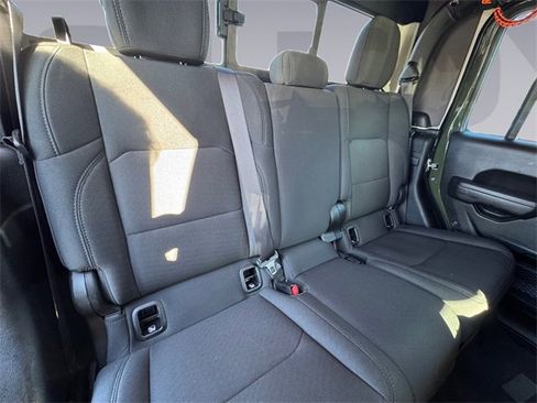 Used 2022 Jeep Gladiator Sport image 18