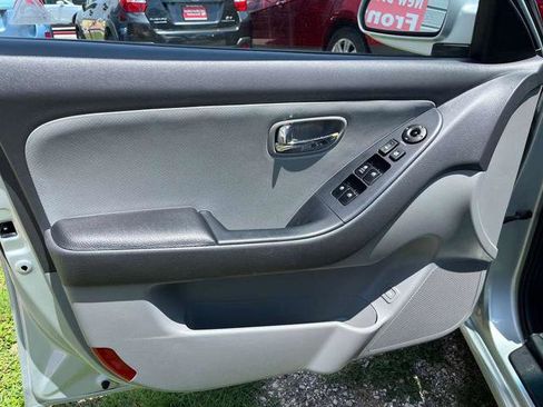 Used 2010 Hyundai Elantra GLS FWD image 14