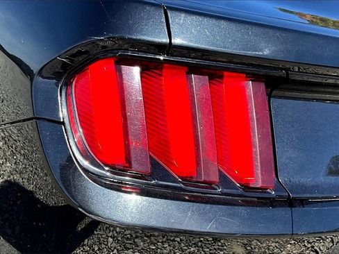 Used 2016 Ford Mustang Coupe image 18