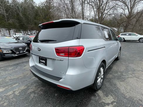 Used 2020 Kia Sedona LX image 8
