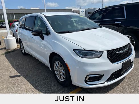 Used 2024 Chrysler Pacifica Touring-L FWD image 20