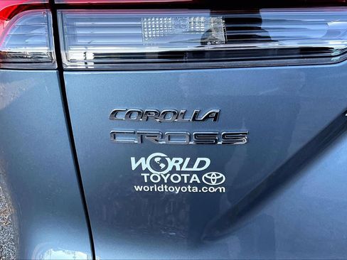 Certified 2025 Toyota Corolla Cross XLE image 31