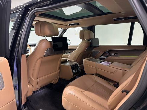Used 2024 Land Rover Range Rover Long Wheelbase Autobiography image 27