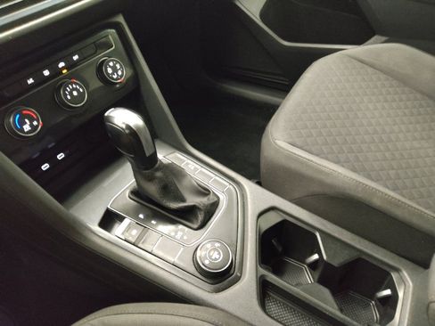 Used 2020 Volkswagen Tiguan S image 26