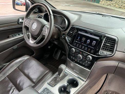 Used 2019 Jeep Grand Cherokee Overland AWD/4WD image 32