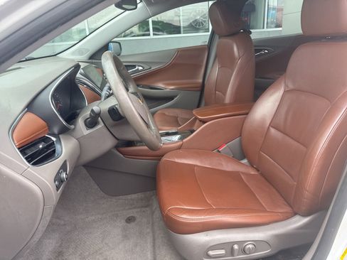Used 2018 Chevrolet Malibu Premier w/ Premier Sun and Wheel Package image 19