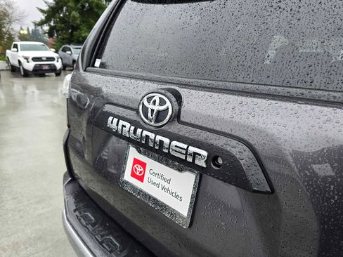 Certified 2018 Toyota 4Runner TRD Off-Road Premium image 17