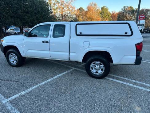 Used 2018 Toyota Tacoma SR image 6