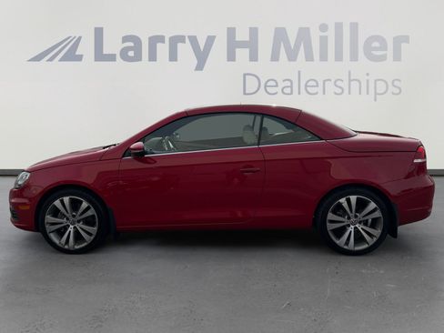 Used 2013 Volkswagen Eos Lux FWD image 2