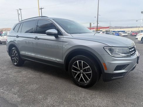 Used 2021 Volkswagen Tiguan SE w/ Panoramic Sunroof Package AWD/4WD image 2