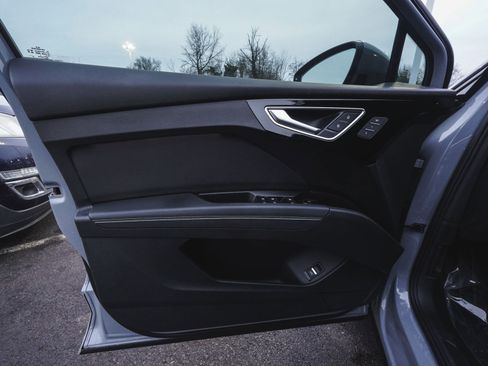 Used 2024 Audi Q4 e-tron Premium Plus image 9