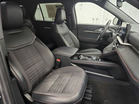 Used 2025 Ford Explorer ST-Line w/ ST-Line Street Pack AWD/4WD image 26
