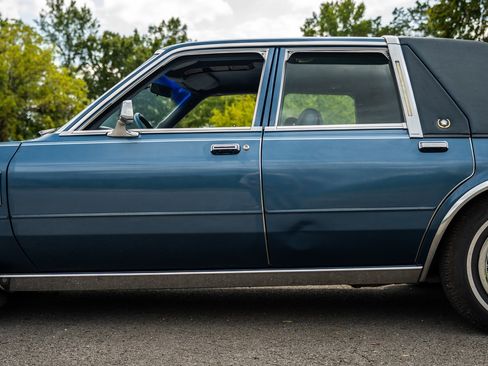 Used 1988 Chrysler Fifth Avenue RWD image 30