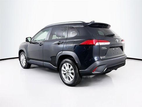Used 2025 Toyota Corolla Cross LE image 5