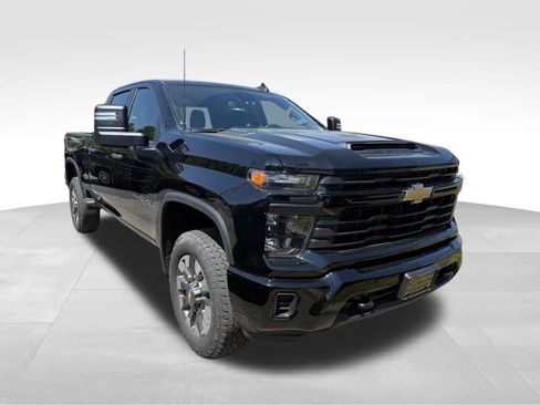 Used 2024 Chevrolet Silverado 2500 Custom AWD/4WD image 1