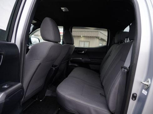 Used 2018 Toyota Tacoma TRD Off-Road image 18