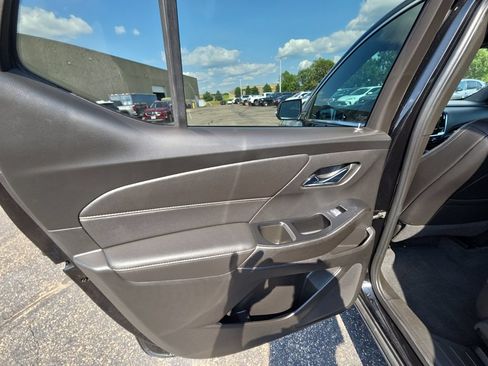 Used 2023 Chevrolet Traverse LT AWD/4WD image 36