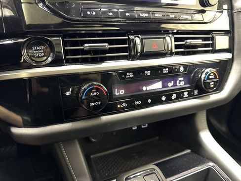 Used 2025 Nissan Pathfinder SL w/ SL Premium Package FWD image 22
