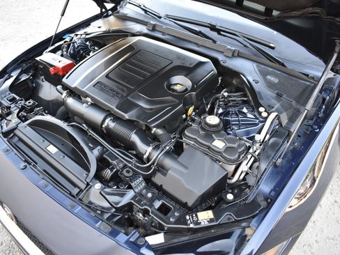 Used 2019 Jaguar XE Premium AWD/4WD image 35