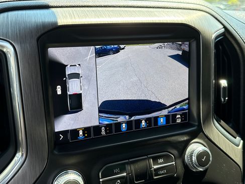 Used 2022 GMC Sierra 2500 Denali w/ Technology Package AWD/4WD image 17