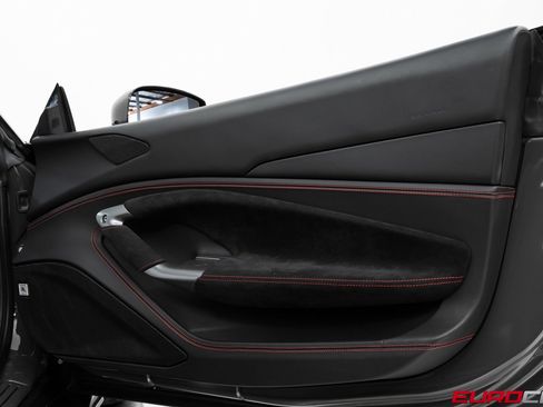 Used 2020 Ferrari F8 Tributo image 33